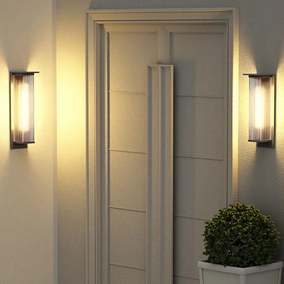 Belisara - Nowoczesna lampa ścienna na zewnątrz z prostym designem w różnych rozmiarach