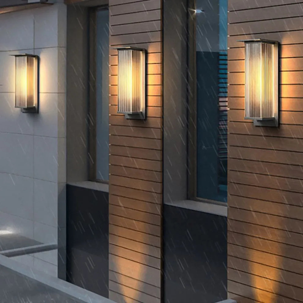Belisara - Nowoczesna lampa ścienna na zewnątrz z prostym designem w różnych rozmiarach