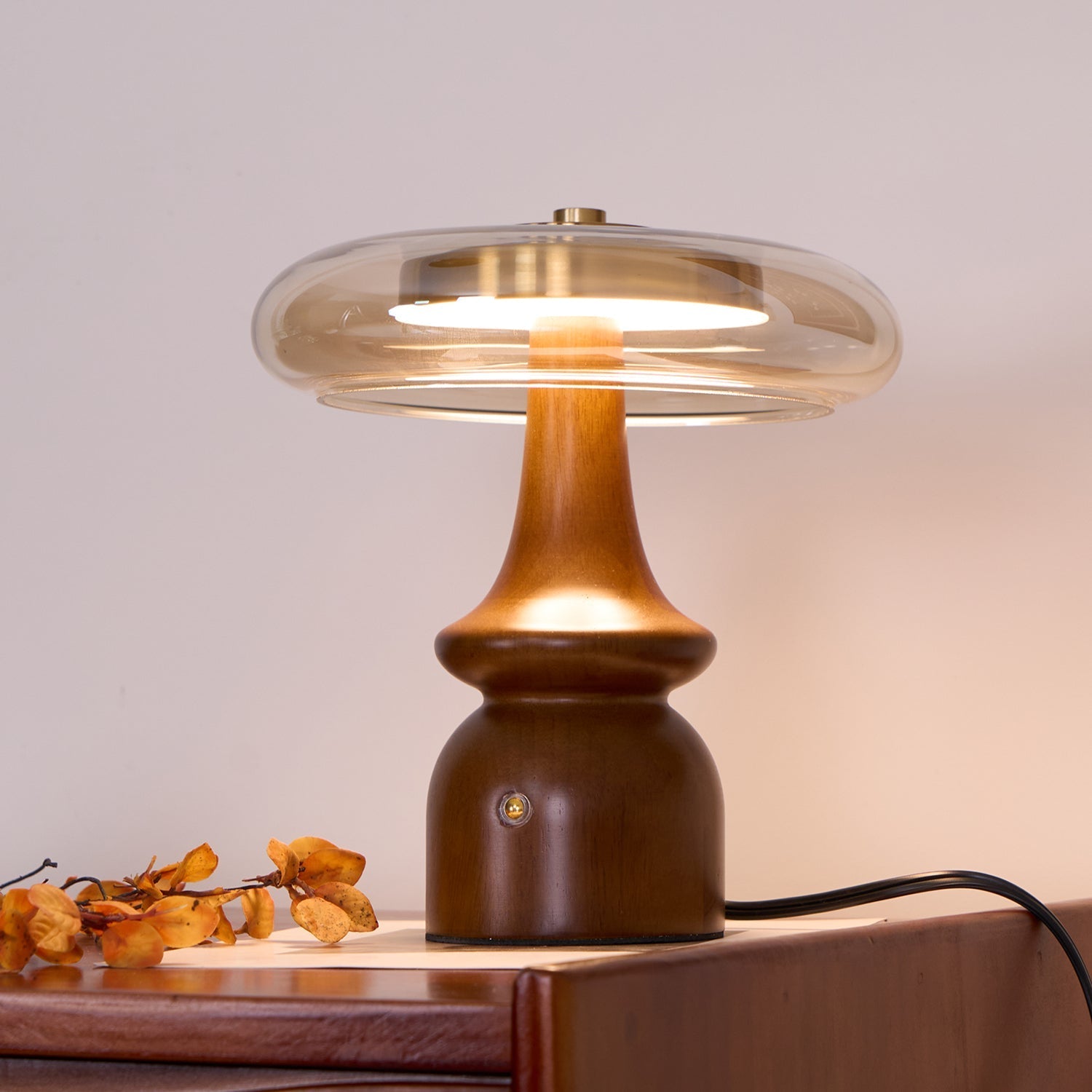 Rivara - Nowoczesna lampa stołowa o minimalistycznym designie i nastrojowym oświetleniu