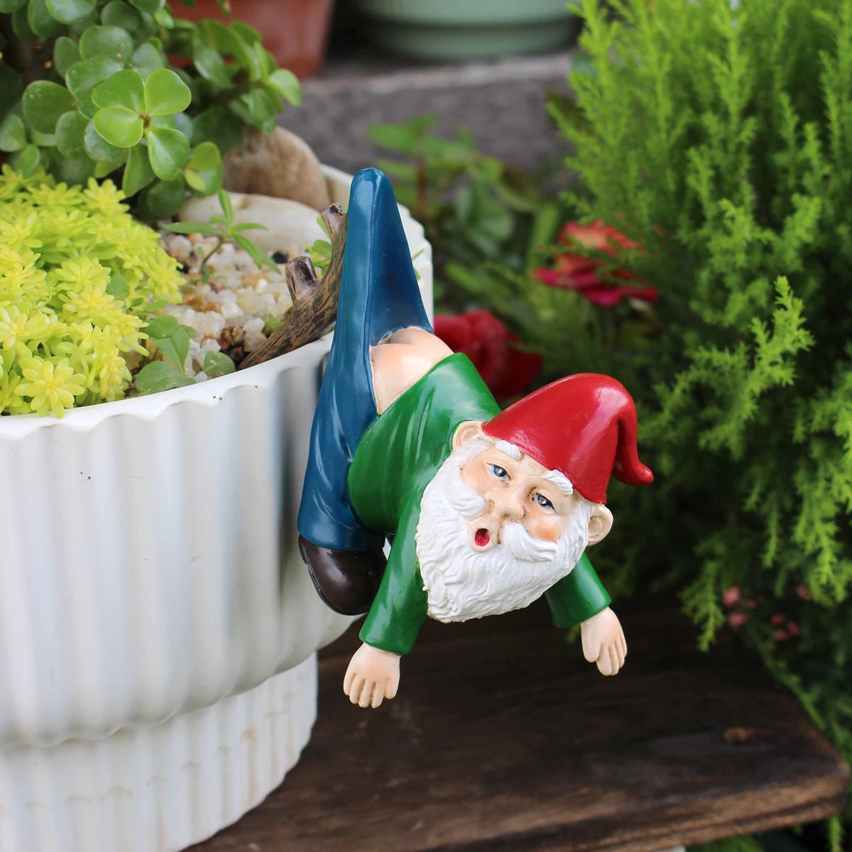 Petronia - Grappige Kabouter Bloempot Hanger van Hars met Broek aan Tak