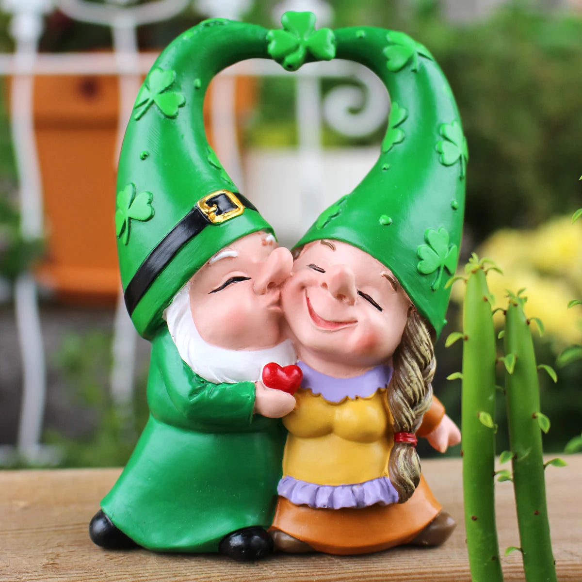 Sabinae - Kabouter Beeldje Liefdeskoppel Handgemaakt van Hars voor Tuin en Feestdecoratie