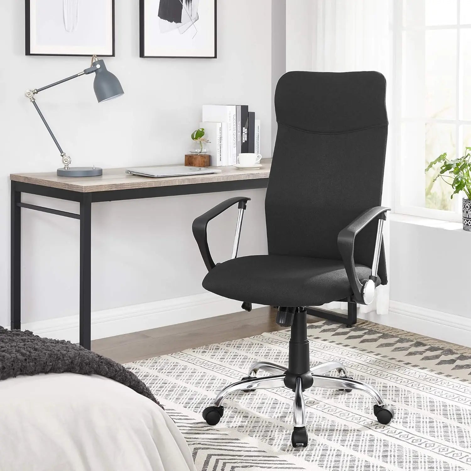 Ardora - Ergonomiczny obrotowy fotel biurowy z tapicerowanym siedziskiem i regulowaną wysokością