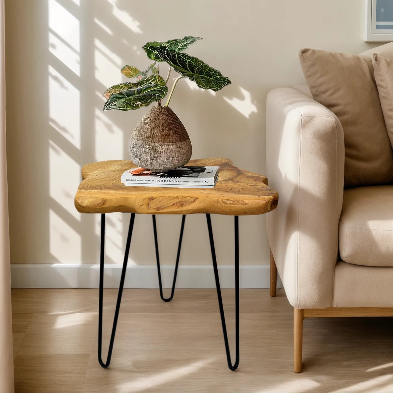 Pyraeon - Natuurlijke Houten Bijzettafel